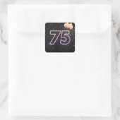 75誕生日ネオンサインオンブラックスクエアステッカー スクエアシール (バッグ)