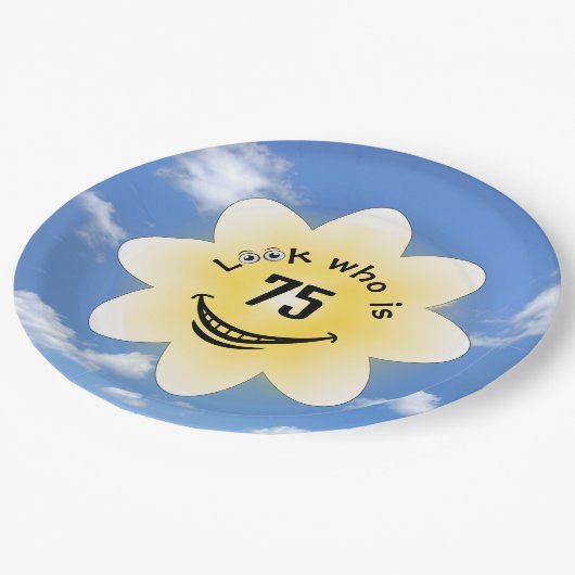 75誕生日夏の太陽の光と雲 ペーパープレート (アングル)