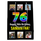 76誕生日: Rainbow "76"，写真カスタムと名前 ミディアムペーパーバッグ (裏面)