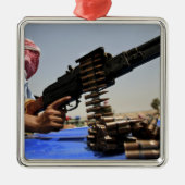 762ミリメートルのラウンドがトラックの上にある メタルオーナメント (正面)