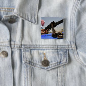 762ミリメートルのラウンドがトラックの上にある 缶バッジ (インサイチュ)