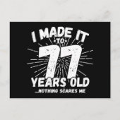 77歳の皮肉なミーム 面白い77歳の誕生日 ポストカード (正面)