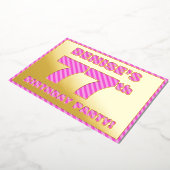 77th Birthday Party — はっきりした、おもしろい、ピンクストライプ色77 箔招待状 (回転した状態)