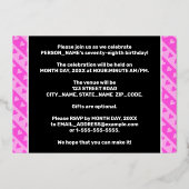 78th Birthday Party —おもしろいピンクのハートとストライプ 箔招待状 (裏面)