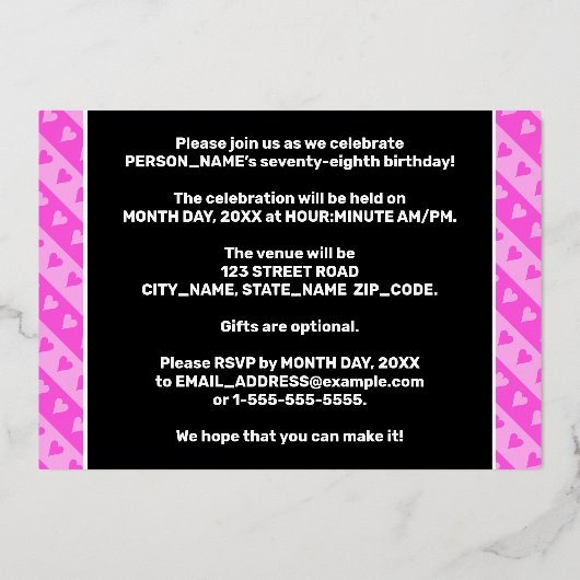78th Birthday Party —おもしろいピンクのハートとストライプ 箔招待状 (裏面)