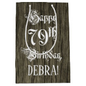 79誕生日: ファンシー, フェイク Wood Look +名前をカスタムする ミディアムペーパーバッグ (正面)