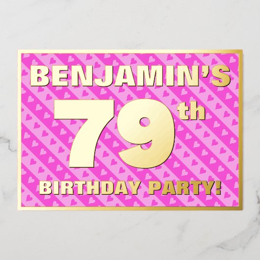 79th Birthday Party —おもしろいピンクのハートとストライプ 箔招待状 (正面)