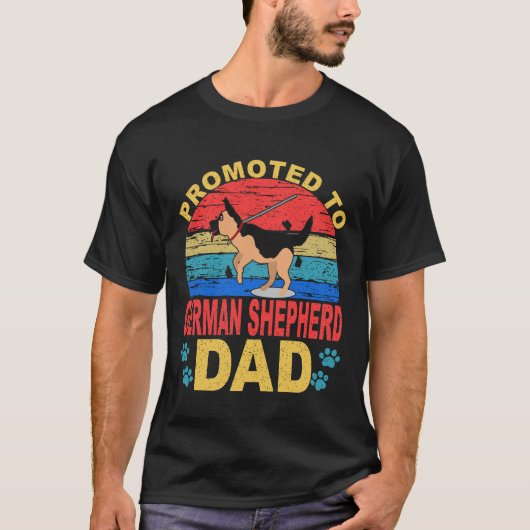 7 ジャーマンシェパードのパパに昇進 ジャーマンシェパード Tシャツ (正面)