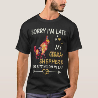 7 遅れてすみません、ジャーマンシェパードがのっかってました Tシャツ