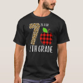 7 Is For 7th Grade Teacher Leopard Buffalo Plaid S Tシャツ (正面)