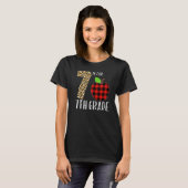 7 Is For 7th Grade Teacher Leopard Buffalo Plaid S Tシャツ (正面フル)