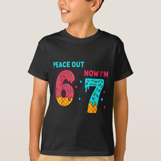 7 Years Old Birthday Peace Out 6 Now I'm 7 67 Birt Tシャツ (正面)