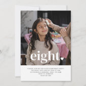 8つのハートフォトファースト誕生日招待状 招待状 (正面)