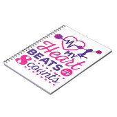 8カウントの自分のハートビートチアリーティング応援 ノートブック (左側)