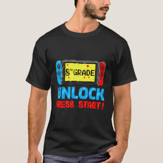 8グレードのロック解除されたプレススタートビデオゲーマーに戻る Tシャツ