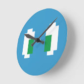 8ビットピクセルマンガ緑の目 ラウンド壁時計 (傾斜)