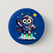 8ビットフクロウ宇宙飛行士 – レトロピクセル宇宙エクスプローラー 缶バッジ (正面)