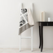 8フォトコラージュとモノグラム – ニュートラルトープ シェルパブランケット (インサイチュ)