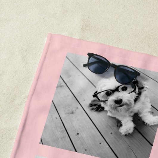 8フォトコラージュ – 手書き名赤面ピンク ビーチタオル (インサイチュ)