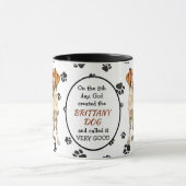 8日目に神がブルターニュの犬を創造 マグカップ (中央)