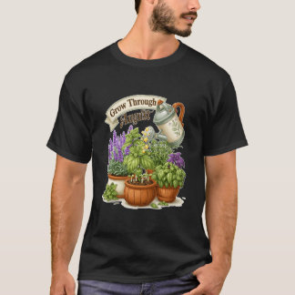 8月のガーデニングで成長する植物 Tシャツ