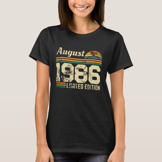 8月 誕生日 カスタム年 Tシャツ (正面)