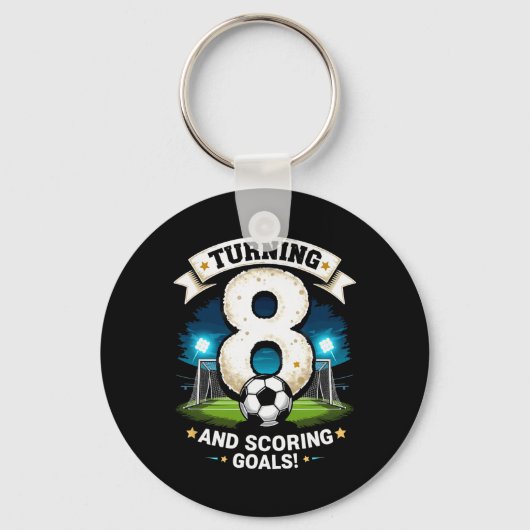 8歳の誕生日おめでとう ゴールを決める少年サッカー キーホルダー (正面)