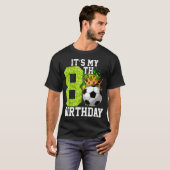 8歳の誕生日おめでとう サッカーボール 少年 Tシャツ (正面フル)