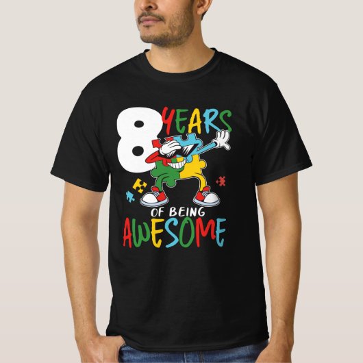 8歳の誕生日の男の子または女の子の自閉症の認識 Tシャツ (正面)
