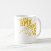 8歳の誕生日を迎えるBMXライダーの少年ファン コーヒーマグカップ (正面右)