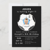 8歳の誕生日 黒カスタム写真年齢 サッカー 招待状 (正面)