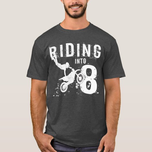 8歳8誕生日少年ダートに乗る Tシャツ (正面)