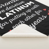 8結婚周年記念I – ブロンズおもしろいカップル シェルパブランケット (3/4)