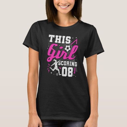 8誕生日8歳のサッカーを得点する少女 Tシャツ (正面)