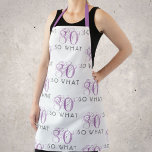 80だから何おもしろいピンク80誕生日女 エプロン<br><div class="desc">80だから何おもしろいピンク80誕生日女性エプロン。ピンクおもしろいとグレーの色でモダンは引用文80。ユーモアのセンスのある人に最適。</div>