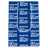 80だから何おもしろい引用文タイポグラフィ80番目誕生日 ミディアムペーパーバッグ (裏面)