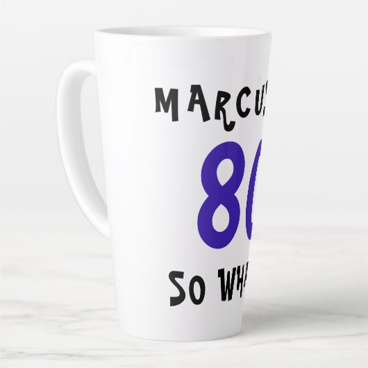 80だから何おもしろい引用文80感動的誕生日 カフェラテマグ (左アングル)