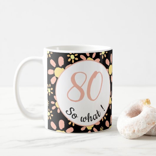 80だから何おもしろい花フローラ80誕生日 コーヒーマグカップ (ドーナツ)