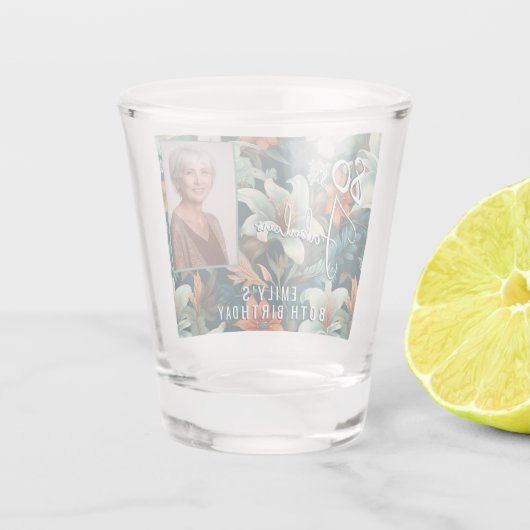 80と素晴らしい花柄の誕生日写真 ショットグラス (裏面)