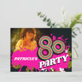 80のパーティー誕生日またはイベントレトロピンクの写真 招待状 (スタンド正面)
