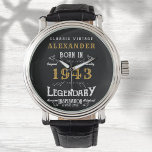 80パーソナライズされた誕生日1943生まれヴィンテージ黒 腕時計<br><div class="desc">1943パーソナライズされた年に80歳を迎えユニークてその特別な誕生日生まれ者の時計。このヴィンテージレトロスタイルブラック、ホワイト、金ゴールドデザインに名前を追加80歳の誕生日カスタムプレゼント。名前と年を提供されたテンプレートで簡単に編集。素敵なカスタム黒い誕生日プレゼント。その80番目のパーティーお祝いのためのより多くの贈り物やパーティー用品は、店の"伝説的な"デザインで利用可能。</div>