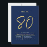 80人 |金ゴールドとネイビーブルー80th誕生日パーティー 招待状<br><div class="desc">こ祝の80歳の誕生日パシンプルーティスタイリッシューの招待で特別な日。このデザインは、ネイビーブルー&金ゴールドカラーコンボでクリーンなレイアウトを備えたブラシスクリプト「The Big 80」を備えている。私のショップBaraBomDesignでは、より多くのデザインやパーティーの供給が利用可能である。</div>