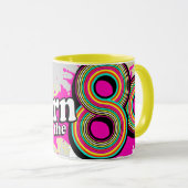 "80年代に"のピンクの灰色のロゴのレトロのマグ生まれて下さい マグカップ (正面右)