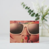 80年代のレトロなサングラスガール ポストカード (スタンド正面)