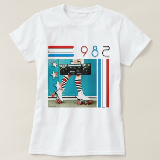 80年代のレトロの携帯用ステレオおよびローラースケートのデザイン Tシャツ (デザイン正面)