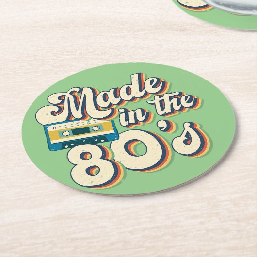 80年代のレトロ波ヴィンテージ美学で作られた ラウンドペーパーコースター (アングル)