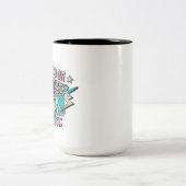 80年代のロック・ミュージックで生まれ変わった ツートーンマグカップ (中央)