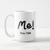 80年代の写真で"自分"を祝う黒インクデザイン コーヒーマグカップ (左)