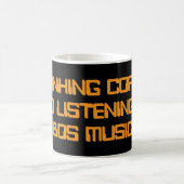 80年代の音楽を聴きながらコーヒーを飲む コーヒーマグカップ (中央)