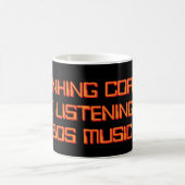 80年代の音楽を聴きながらコーヒーを飲む コーヒーマグカップ (中央)